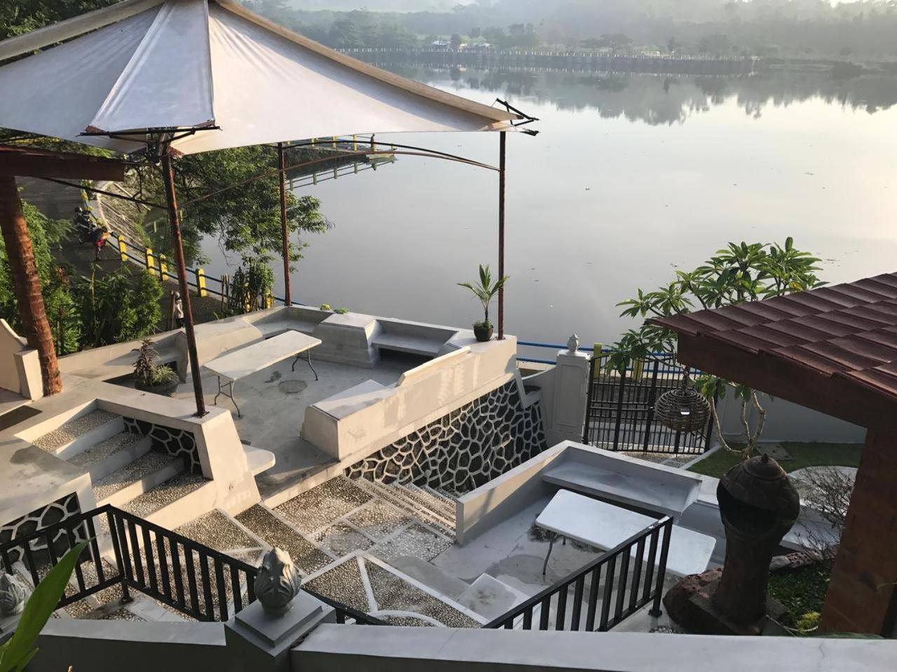 Omah Kenangan At Seven Trumpets Resort Maguwo Exterior foto